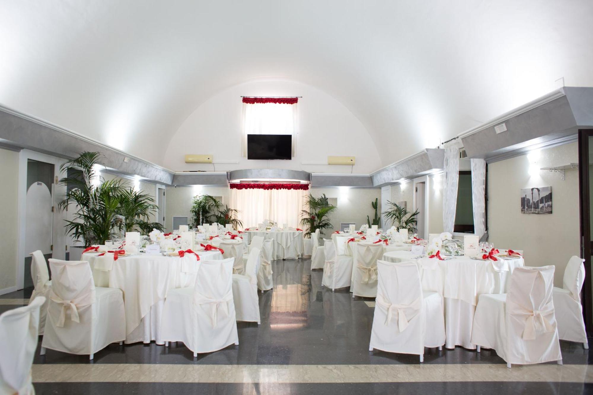 Il Postiglione Hotel - Sala Ricevimenti มินตูร์โน ภายนอก รูปภาพ