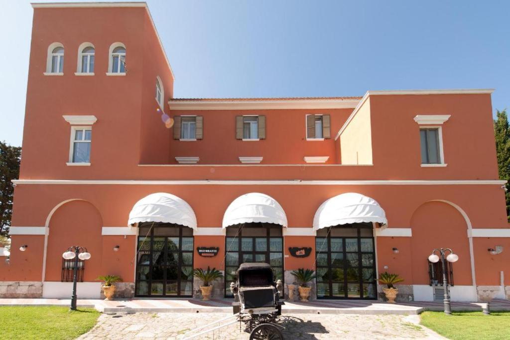 Il Postiglione Hotel - Sala Ricevimenti มินตูร์โน ภายนอก รูปภาพ