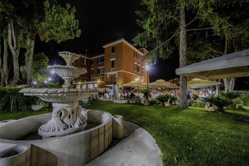 Il Postiglione Hotel - Sala Ricevimenti มินตูร์โน ภายนอก รูปภาพ