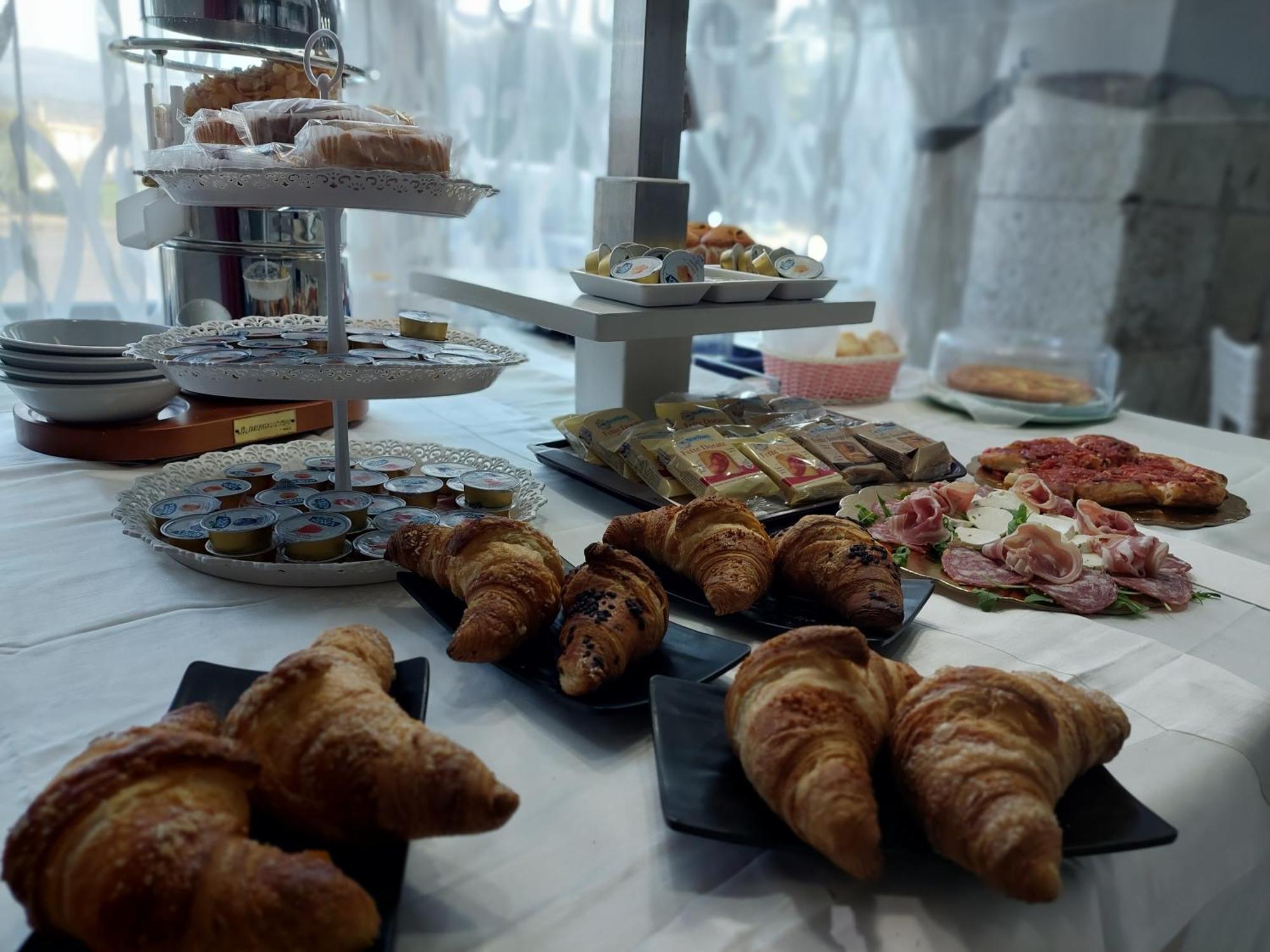 Il Postiglione Hotel - Sala Ricevimenti มินตูร์โน ภายนอก รูปภาพ