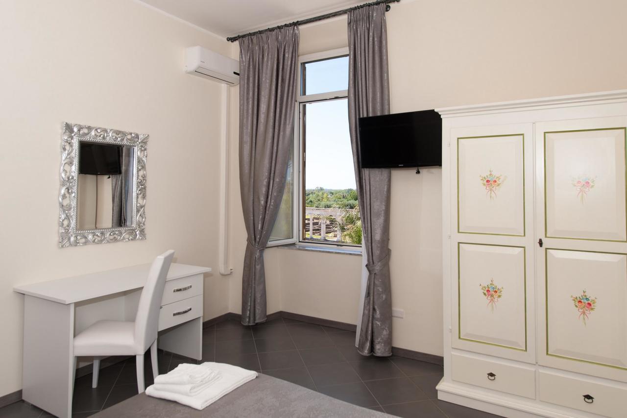 Il Postiglione Hotel - Sala Ricevimenti มินตูร์โน ภายนอก รูปภาพ
